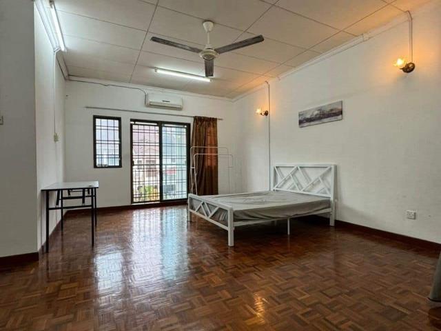 Room for rent in Petaling, Damansara Damai