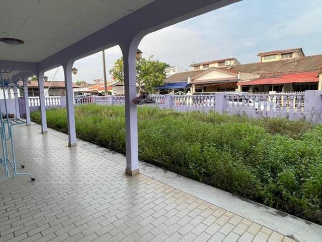 Terraced House for sale in Malaka