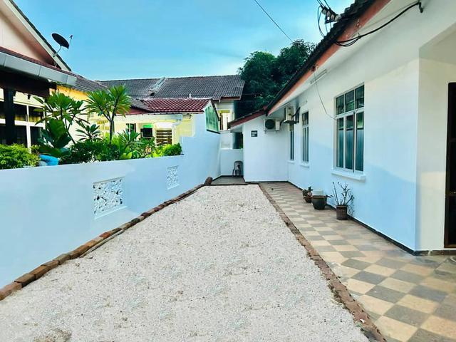 Terraced House for sale in Malaka