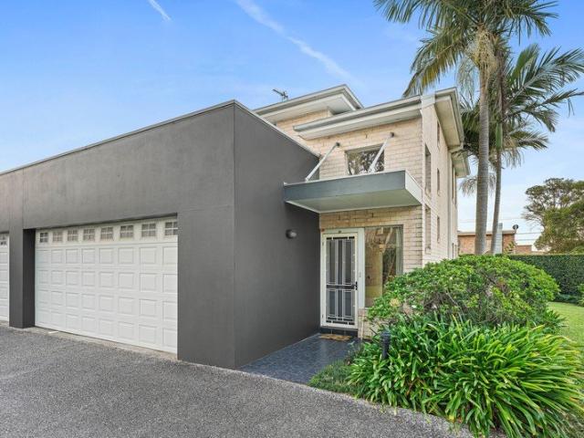 Townhouse for sale in Wollongong West, New South Wales