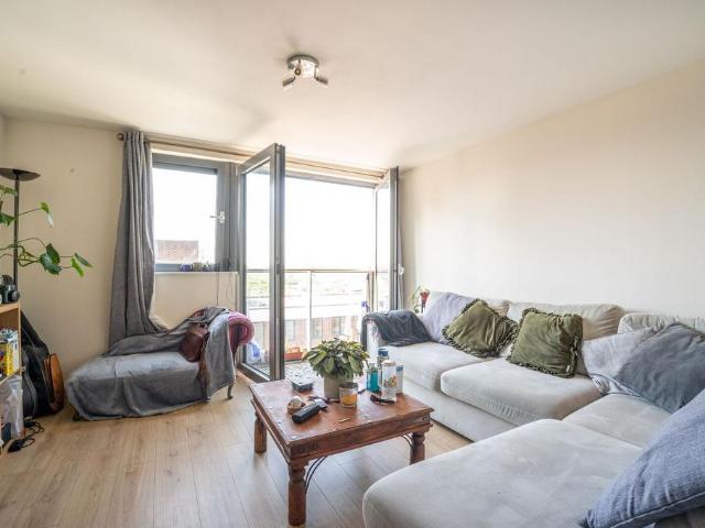 Apartment for rent in Mill Meads, Greater London