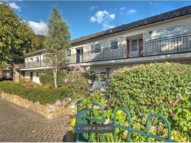 Apartment for rent in Aperfield, Greater London
