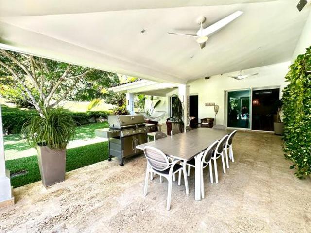 BIJAO ELEGANTE VILLA CON PISCINA