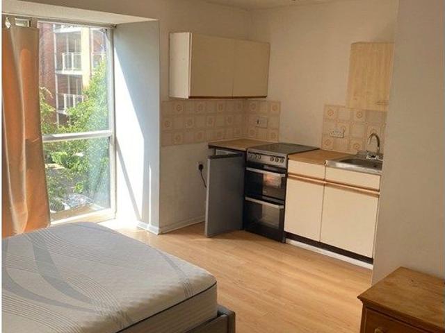 Studio for rent in Hampshire