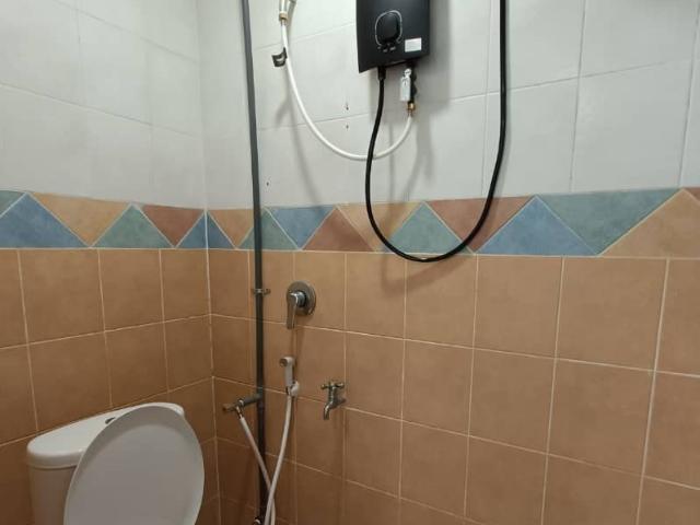 Room for rent in Petaling, Alam Impian