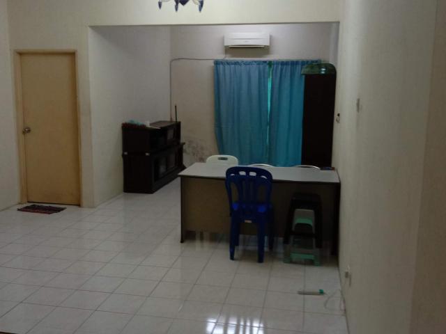 Room for rent in Petaling, Alam Impian