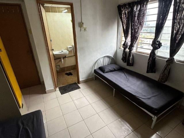 Room for rent in Petaling, Alam Impian