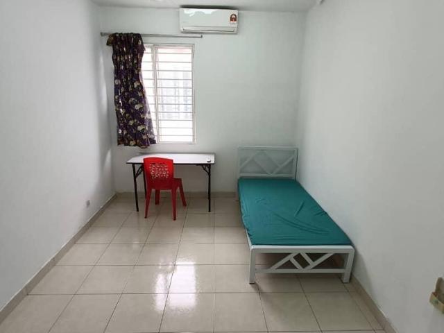 Room for rent in Petaling, Alam Impian
