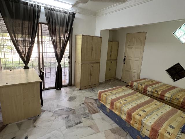 Room for rent in Kajang Plaza, Majlis Perbandaran Kajang