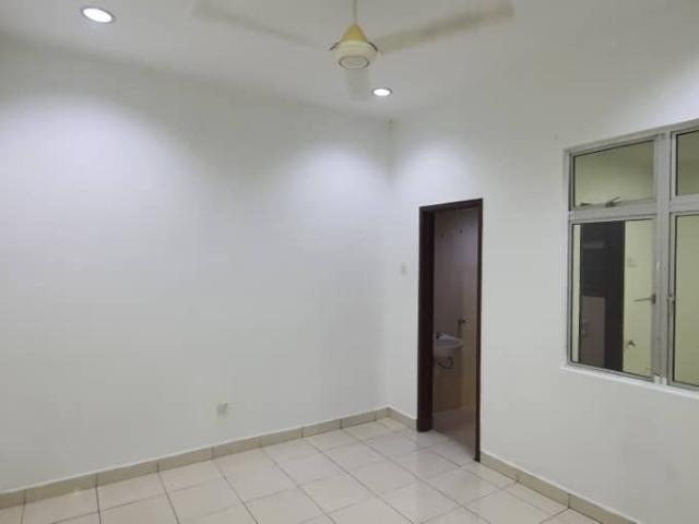Room for rent in Petaling, Alam Impian