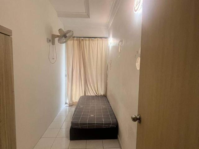 Room for rent in Kampung Sungai Dua, George Town