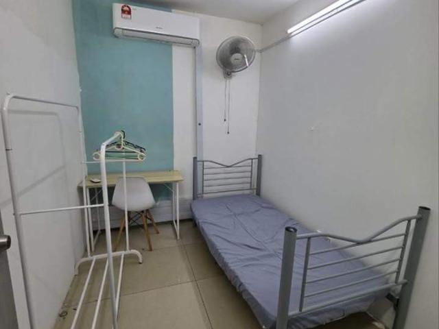 Room for rent in Petaling, Alam Impian
