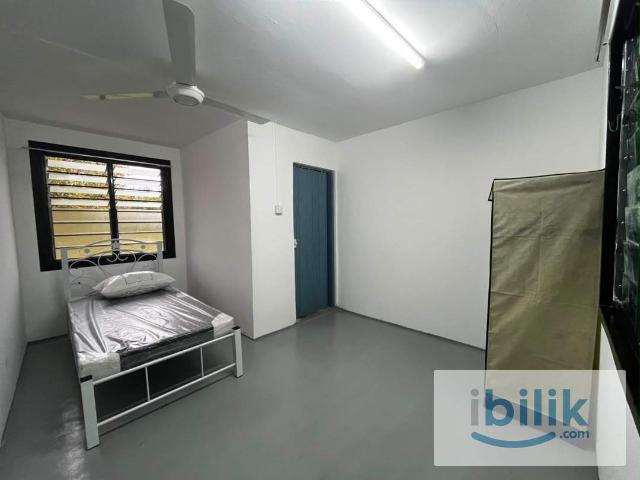 Room for rent in Pekan Nanas