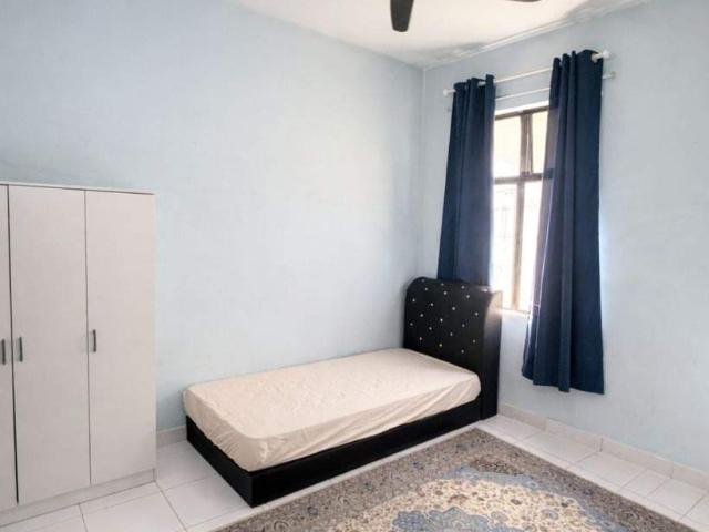 Room for rent in Petaling, Alam Impian