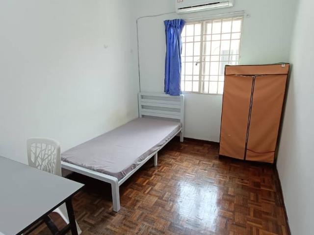 Room for rent in Petaling, Alam Impian