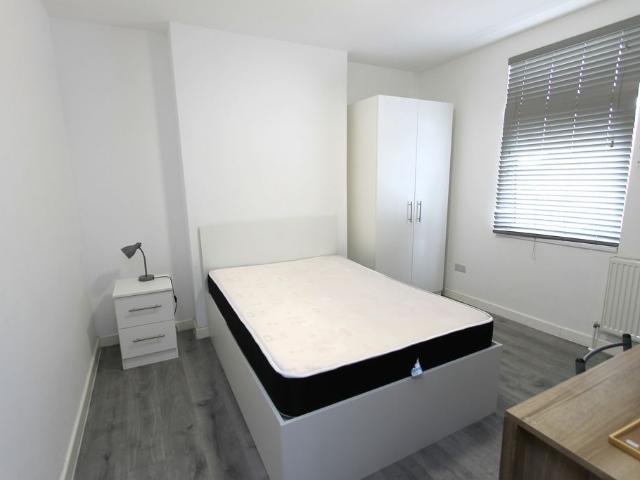 Room for rent in Burrow's Bush, Wellingborough