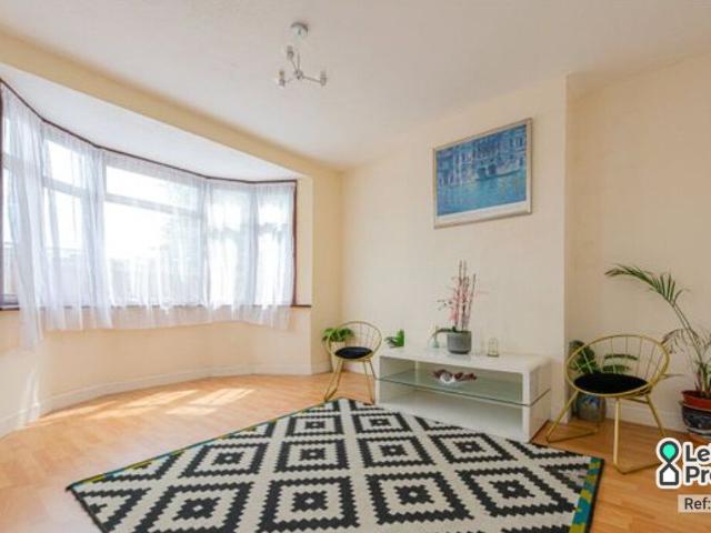 Apartment for rent in Chapel End, Highams Park