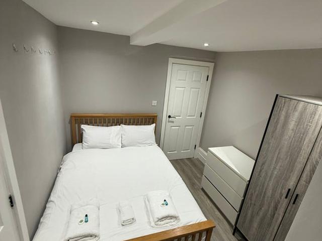 Apartment for rent in Roselands, Eastbourne