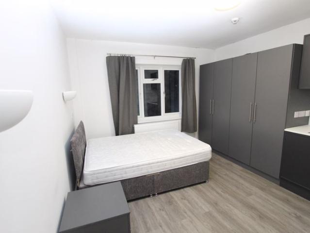Studio for rent in Queen's Park, Northampton