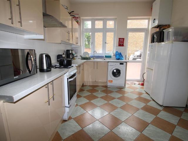 Room for rent in Plashet, Greater London