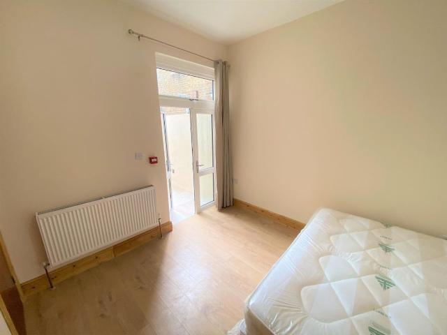 Room for rent in Plashet, Greater London