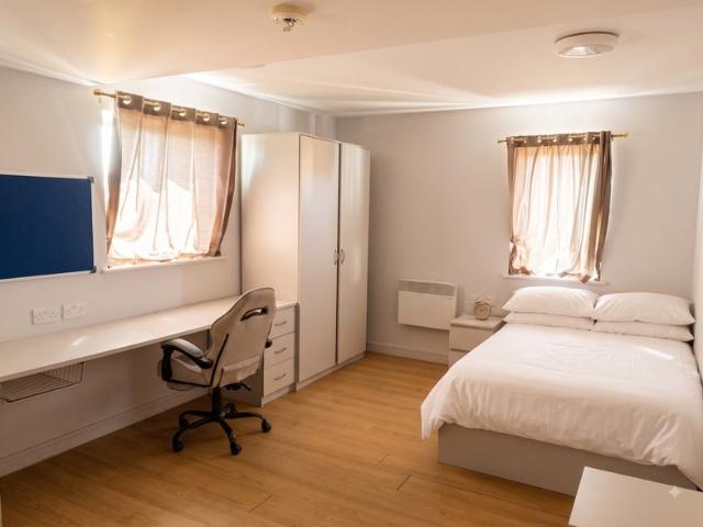 Studio for rent in Calderstones