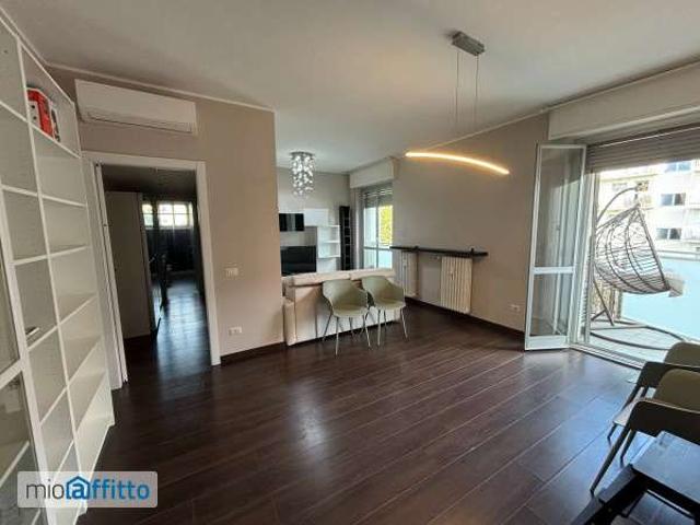 Appartamento in affitto a Municipio 4, Milano