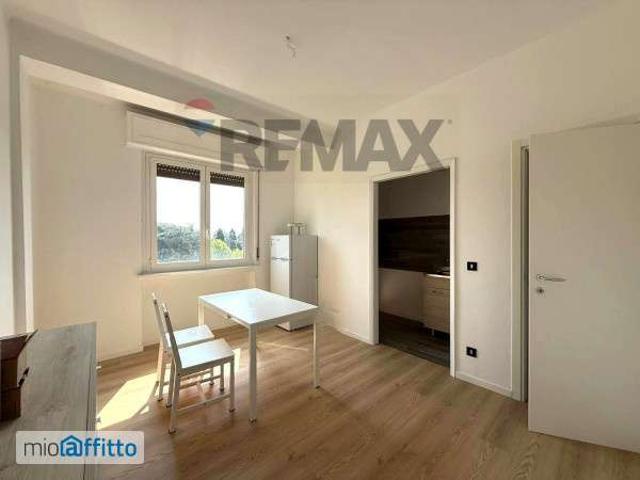 Appartamento in affitto a Municipio 4, Milano