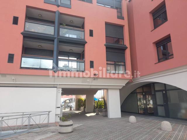 Appartamento in affitto a Centro Est, Serra Riccò