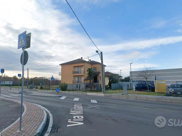 Appartamento in affitto a Angera, Lombardia