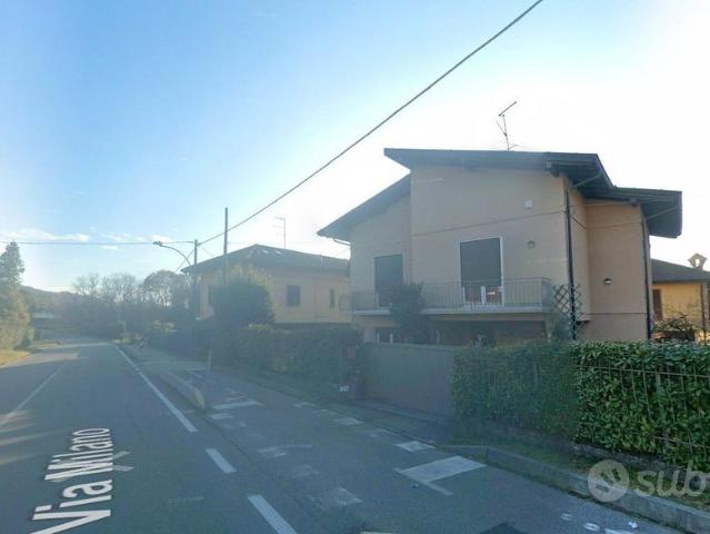 Appartamento in affitto a Angera, Lombardia