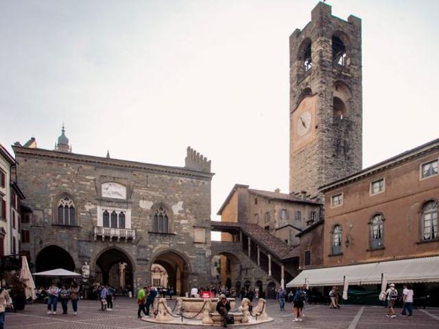 Appartamento in affitto a Scanzorosciate, Bergamo