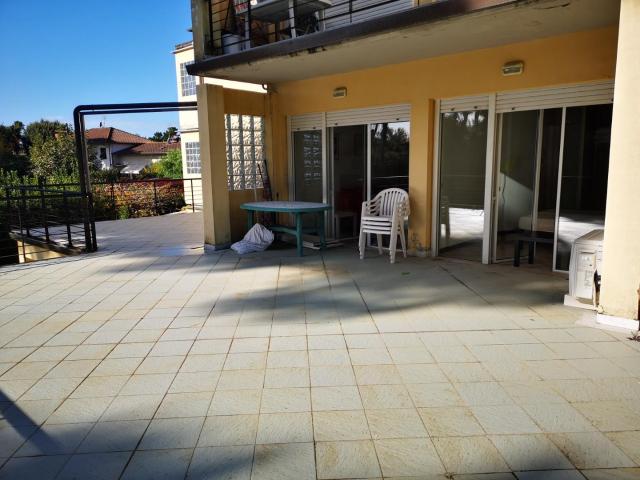 Appartamento in vendita a Marina di Massa, Marina Di Massa