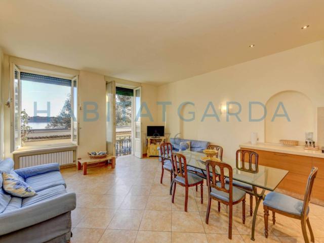 Appartamento in affitto a Comunità Montana Parco Alto Garda bresciano, Gardone Riviera