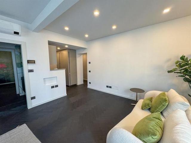 Appartamento in vendita a Monza, Lombardia