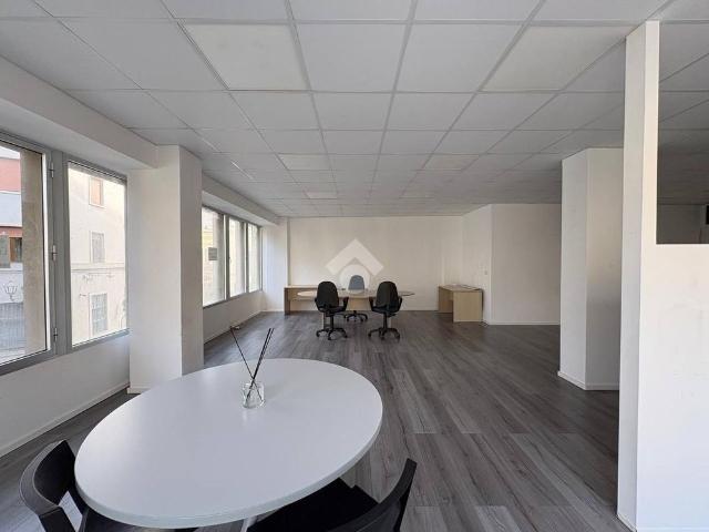 Appartamento in affitto a Centro, Puglia