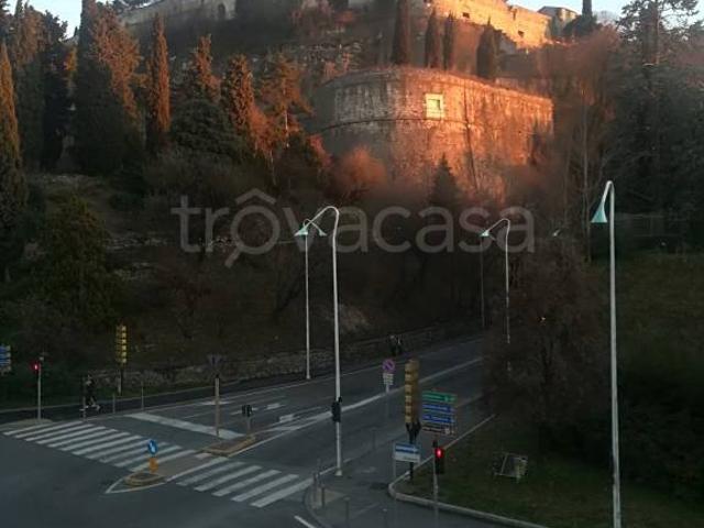 Appartamento in affitto a Zona Centro, Brescia