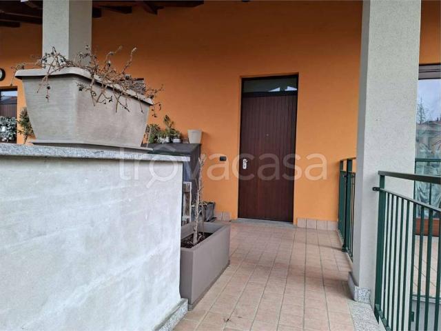 Appartamento in affitto a Daverio, Lombardia