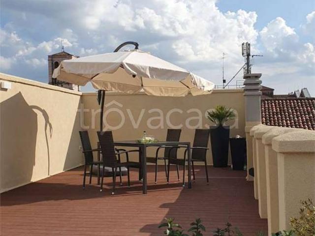 Appartamento in affitto a Ferrara, Reggio Emilia