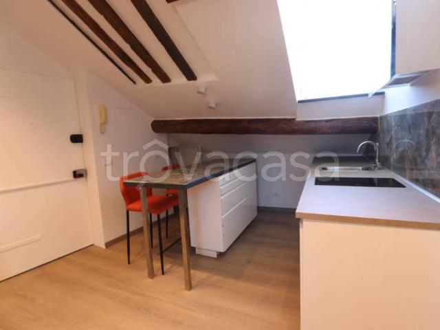 Appartamento in affitto a Centro Est, Serra Riccò
