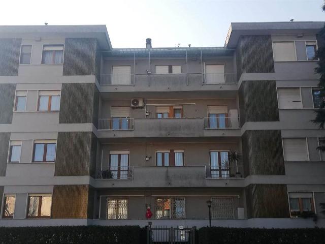 Appartamento in affitto a Campo Sportivo-Colombara, Saronno