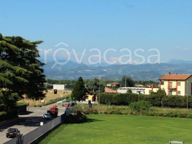 Appartamento in affitto a Ovest, Brenzone