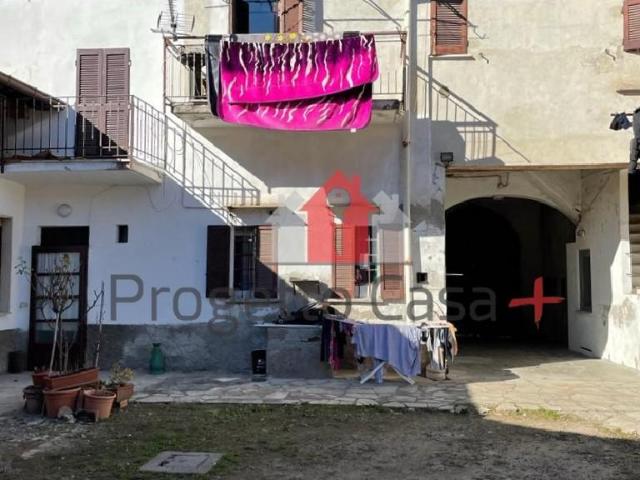 Appartamento in vendita a Cairate, Lombardia
