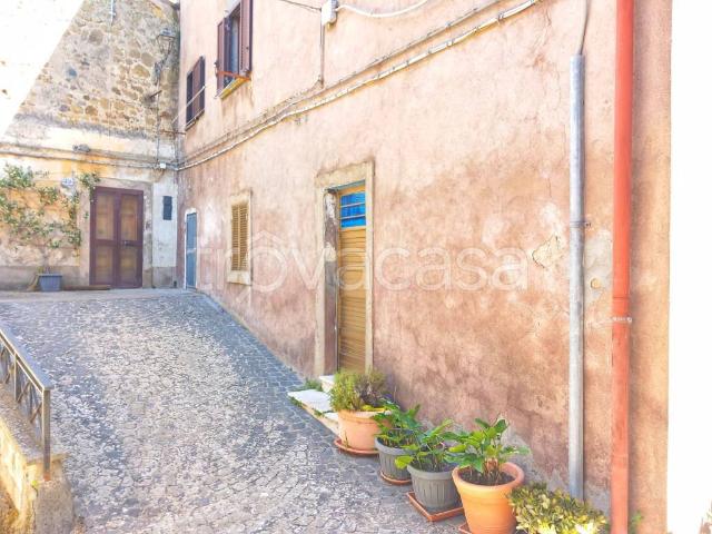 Appartamento in vendita a Capodimonte, Lazio