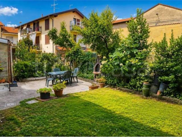 Appartamento in vendita a Fenegrò, Lombardia
