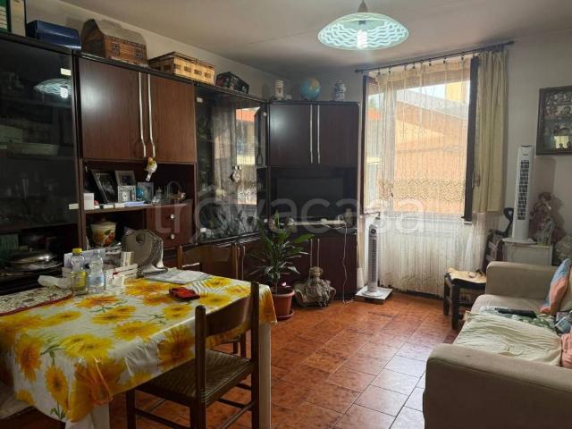 Appartamento in vendita a Oltrona San Mamette, Lombardia