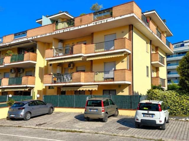 Appartamento in vendita a Marina di sotto, Marche