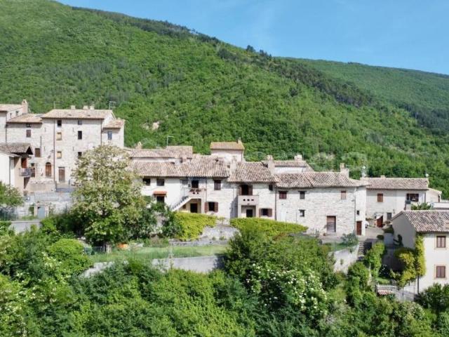 Appartamento in vendita a Valtopina, Umbria