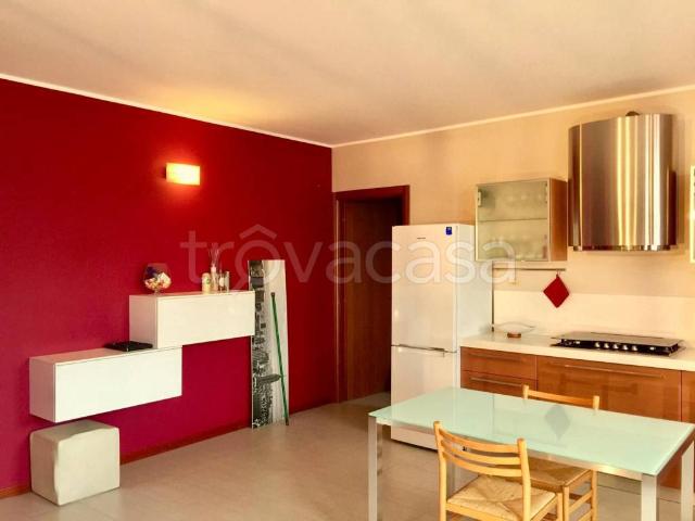 Appartamento in vendita a Trezzano Rosa, Lombardia