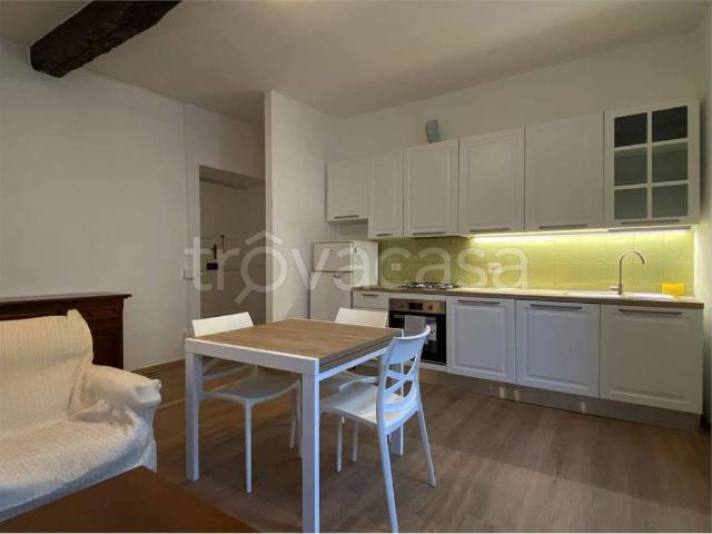 Appartamento in vendita a Angera, Lombardia